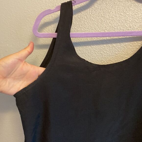 Sitting Pretty-Black cropped silky top- Size Medium - Picture 3 of 4
